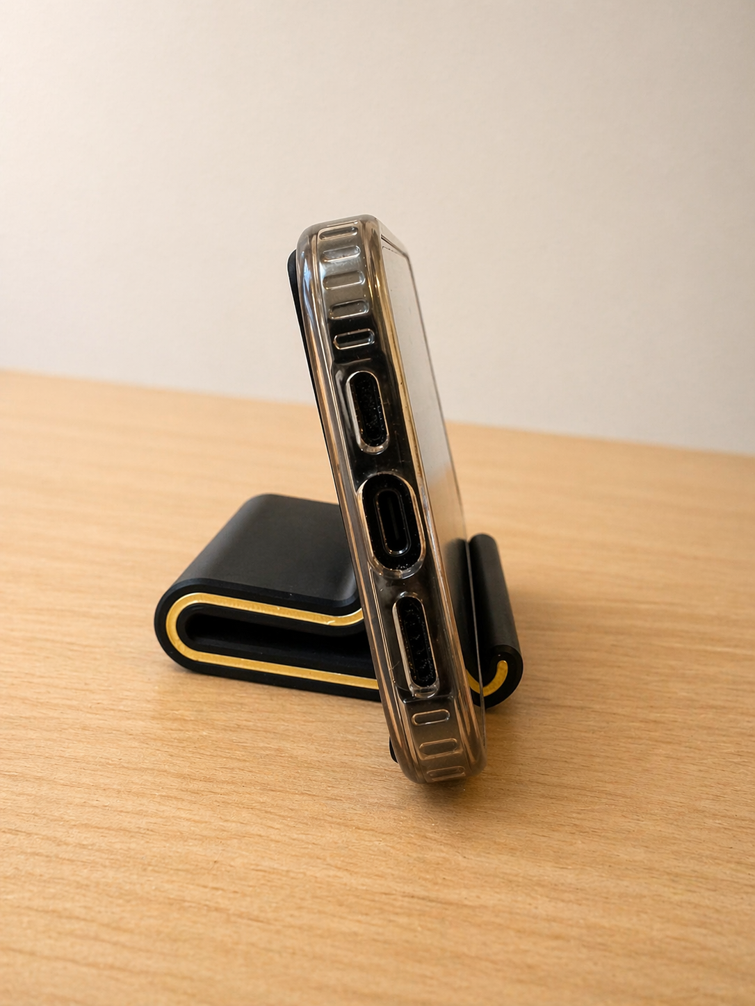 Minimalist Phone Stand – Modern Compact Desk Holder